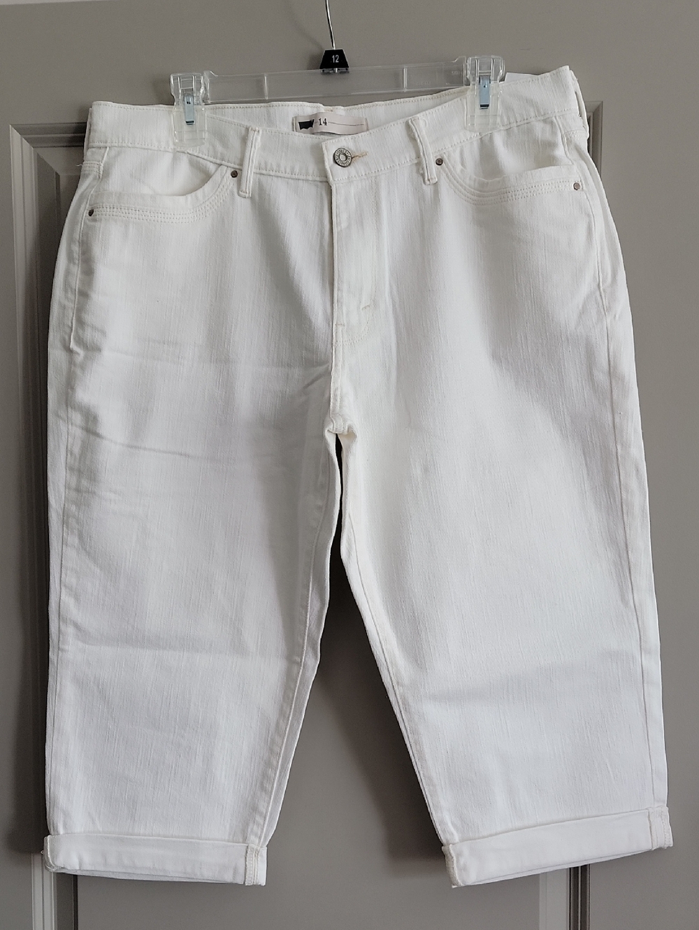 Levis white women's capri